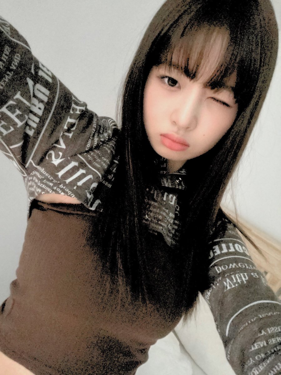 ivereii's tweet photo. I strike a pose while sporting my trademark bangs and a gorgeous face, displaying the goddess' true beauty and grace while she is currently in the seventh heaven. I'm sure you've been anticipating this for a while. https://t.co/apWr78a70d