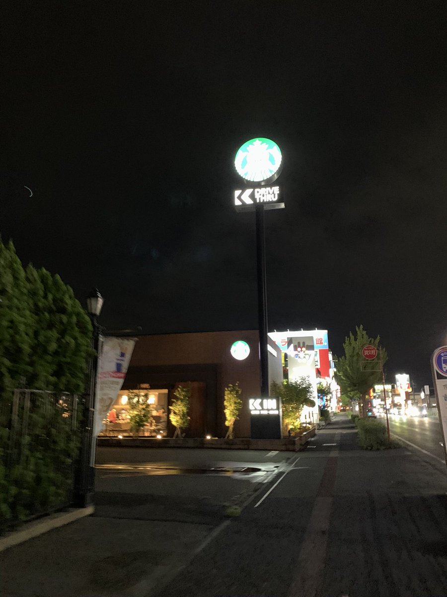 SHIBUYA_KASUMIN's tweet photo. とりま深夜のスタバ（28時まで開いてるのは珍しすぎだろ） https://t.co/gIqepKbg5S