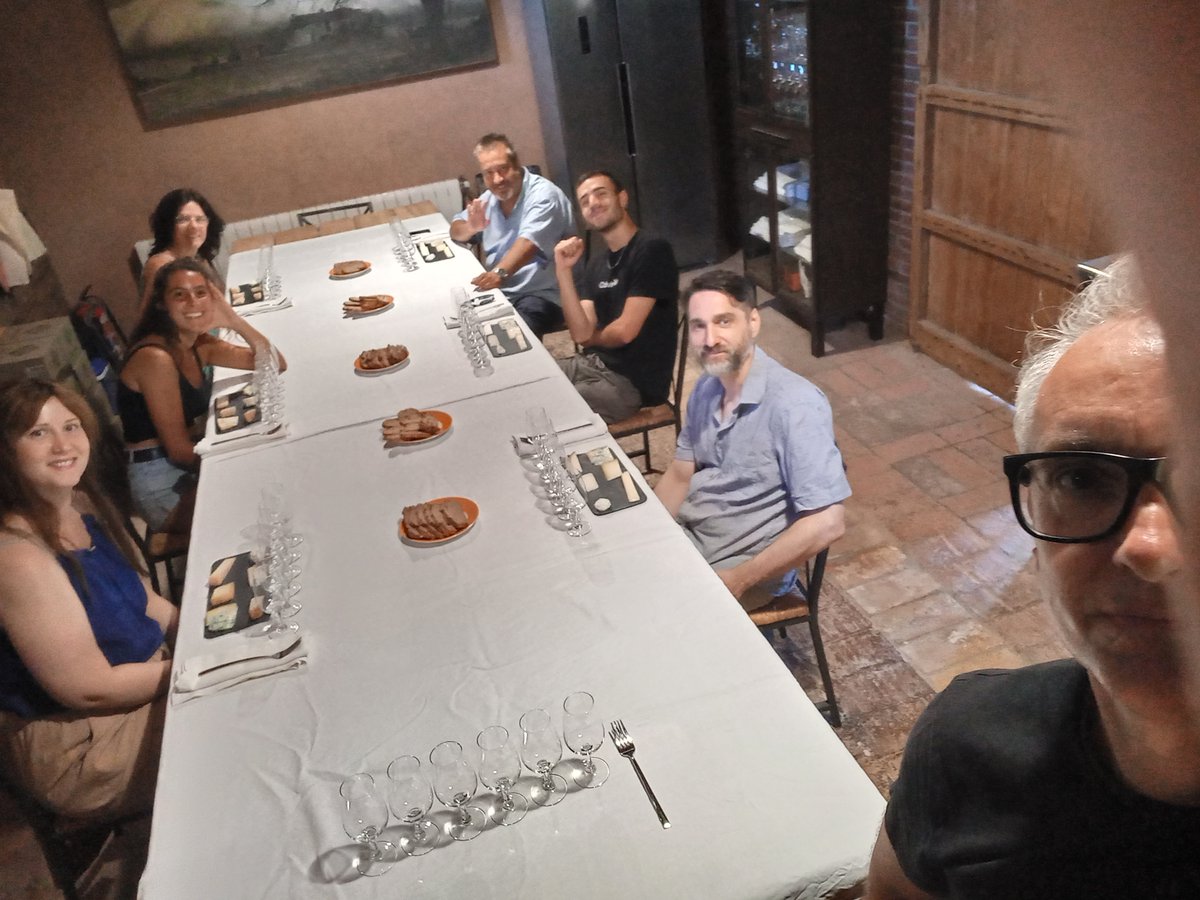 xbassa's tweet photo. Tastem.
Formatges artesans catalans maridat amb vins.
Pots venir a la masia en grup o en els tastos oberts que mensualment organitzem. 
 t'atenem a info@xavierbassa.com o al 687845991. 
#cantomas #xavierbassa #formatges #chees #catadequeso https://t.co/c10vtzBuVe