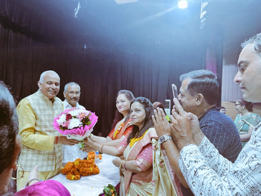 Poonamsharma59's tweet photo. आज "आई.आर.डी.टी सभागार सर्वे चौक" में "पं दीनदयाल उपाध्याय सेवा प्रतिष्ठान" के "प्रांतीय अधिवेशन 2022" कार्यक्रम में  सहभागिता निभाई।।
@blsanthosh @ajaeybjp @BJP4UK @BJPMahilaMorcha https://t.co/eJbKAZBfnf