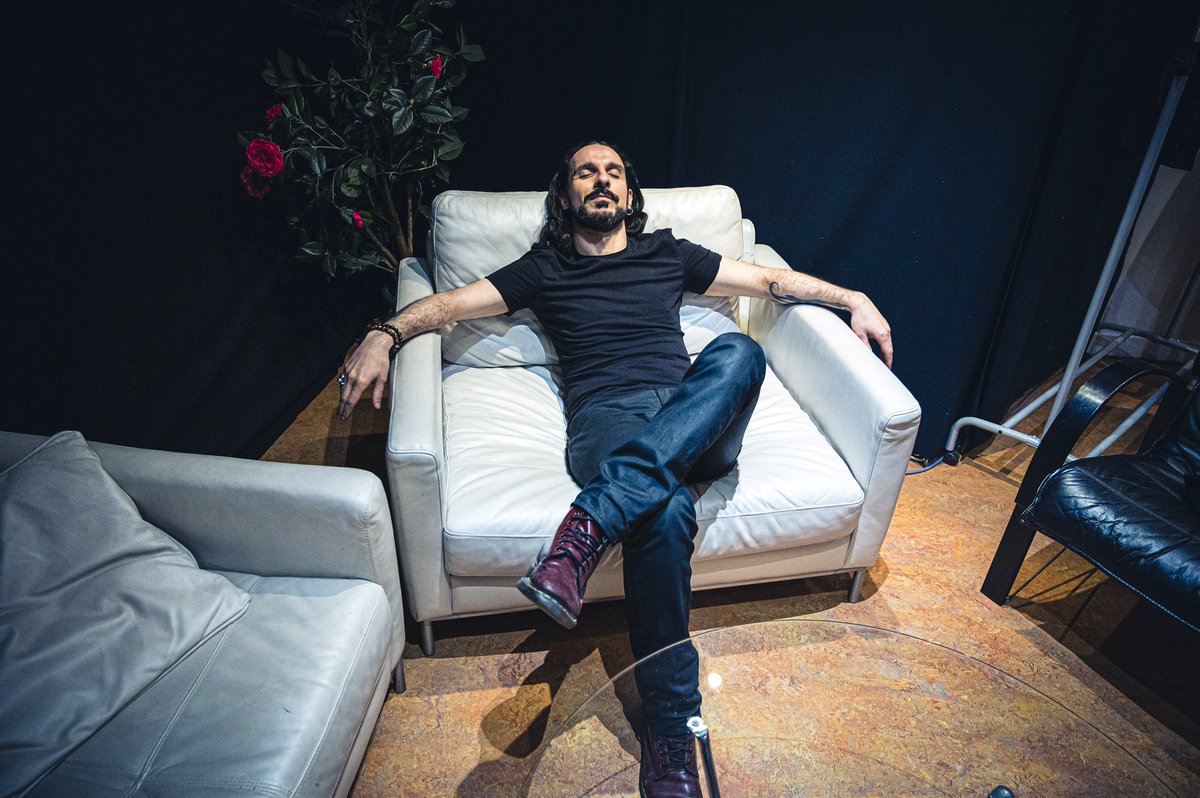 Quand tu te dis que cette semaine tu vas tourner 5 nouveaux épisodes de <a href="/Histochaussette/">Histochaussettes</a> , que tu fais une date de tournée avec <a href="/PrincessesLeya/">ThePrincessesLeya</a> jeudi à Epinal, une autre avec ton nouveau spectacle vendredi à Mezieres les Metz, pour finir samedi avec une autre <a href="/AuPointVirgule/">Le Point Virgule</a> .