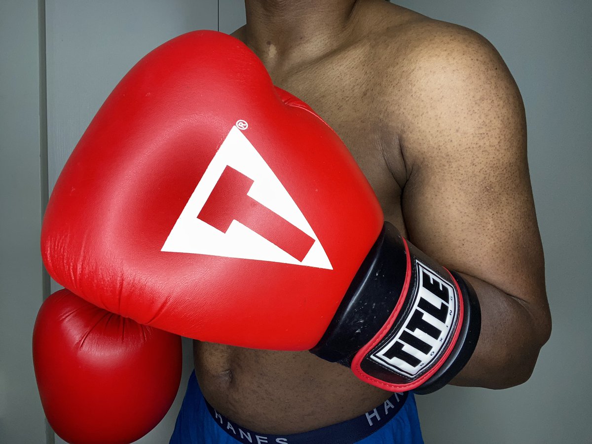 theegloveguy's tweet photo. My Crown Jewels finally arrived! Title 24oz Safe-T Contact gloves!! Been wanting these things forever. Never thought Iโd end up with two pairs!!
#boxing #gloves #boxinggloves #title #titleboxing #titleboxingclub #24oz https://t.co/Yx0h7cRcCo