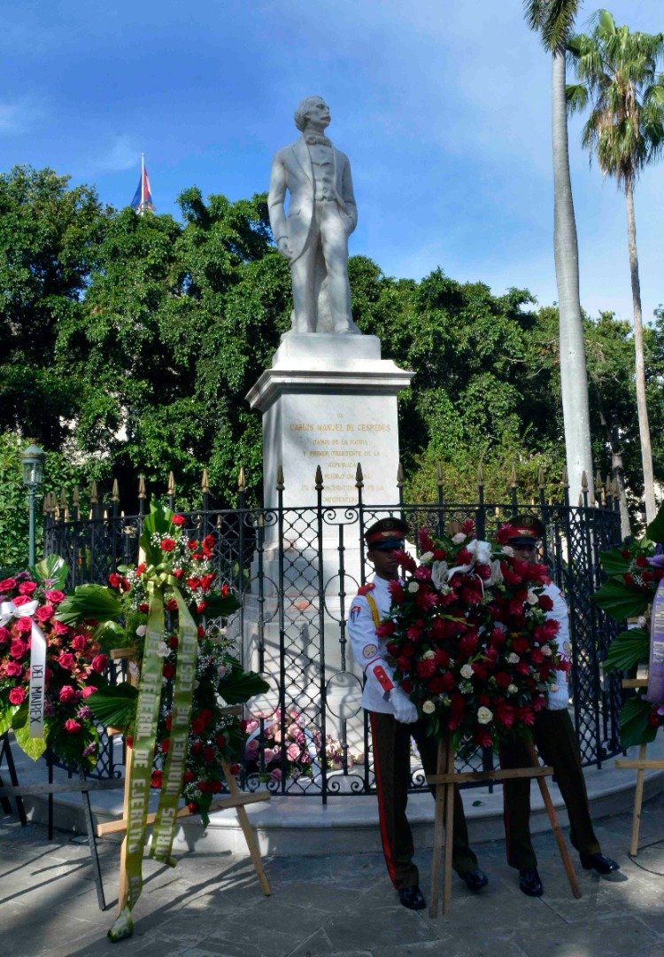 Participamos #Hoy en acto que organiza la Oficina del Historiador de La #Habana por el 154 aniversario del inicio de las luchas por la independencia. Homenaje a Carlos Manuel de Céspedes, Padre de la Patria. #CubaVive <a href="/AsambleaCuba/">Asamblea Nacional Cuba</a> <a href="/PresidenciaCuba/">Presidencia Cuba 🇨🇺</a> <a href="/PartidoPCC/">Partido Comunista de Cuba</a>