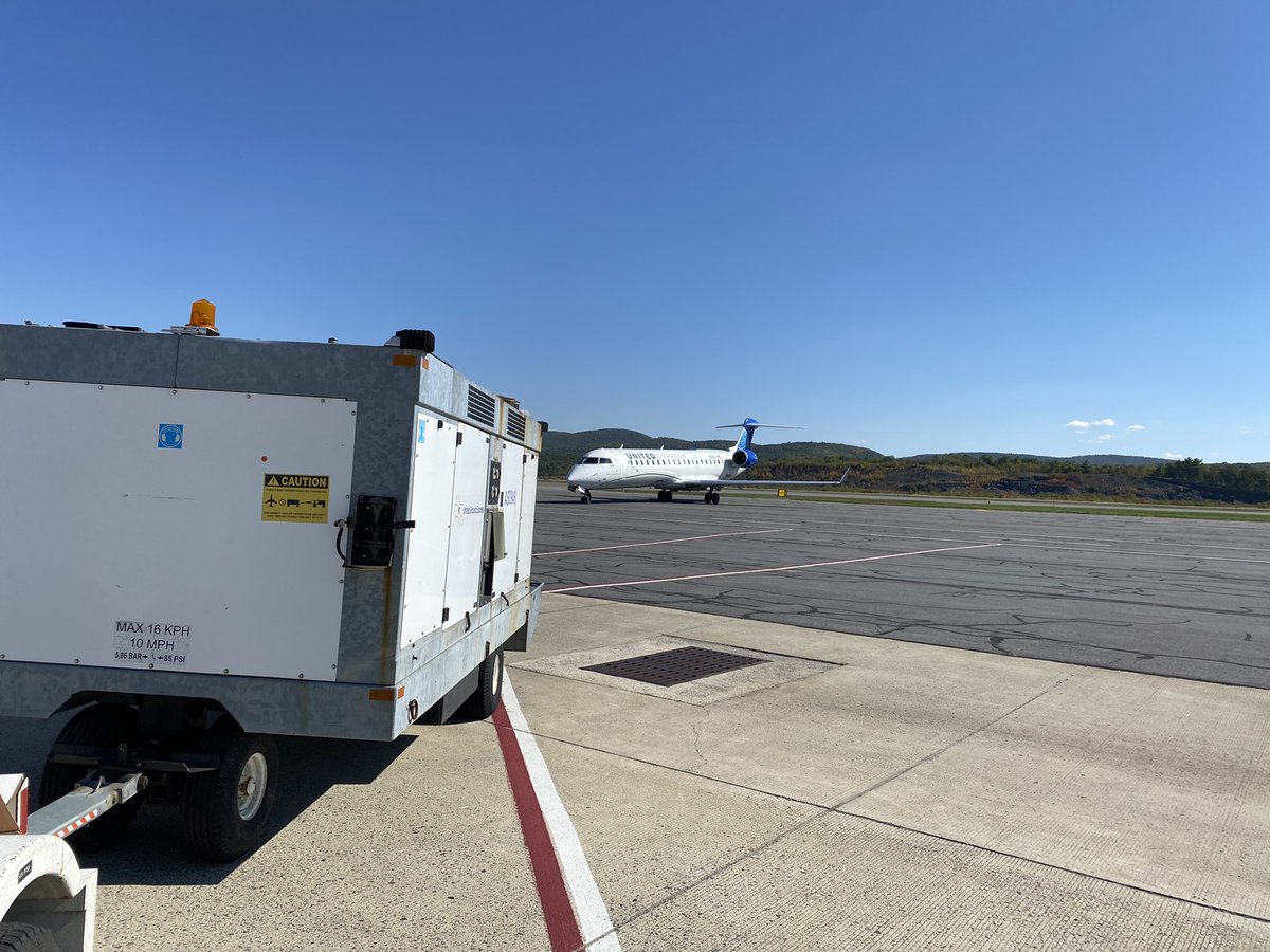 stephenesAVP's tweet photo. Best way to avoid the EWR penalty box? Why a last minute AVP airstart of course! 👌 ✌️ #ugeavp #gojetgo #weareuge @GoJet_Airlines https://t.co/x98rxqpQYx