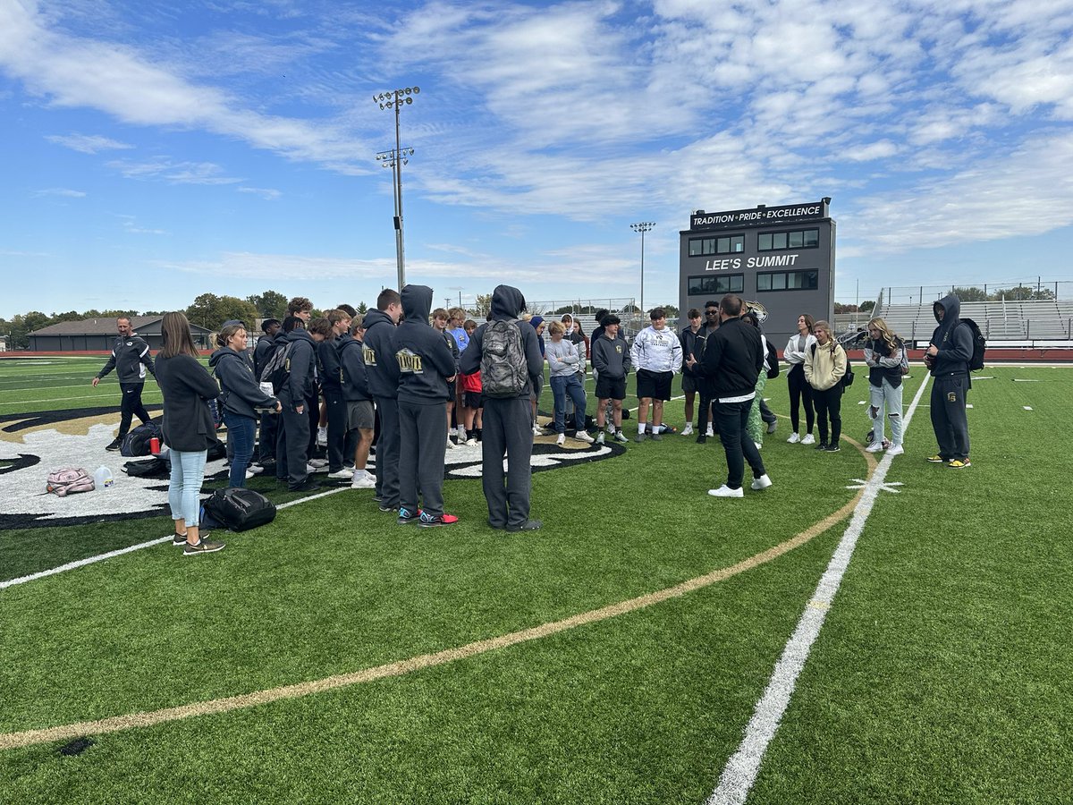 Appreciate @DillonNeely the lead pastor @KingsChurchKC for his dedication and commitment to our @lstigerfootball and all our athletes. This week he provided @ChickfilA for our weekly @TheFCATeam Chapel. More importantly he brought a great message on SACRIFICE from the word.