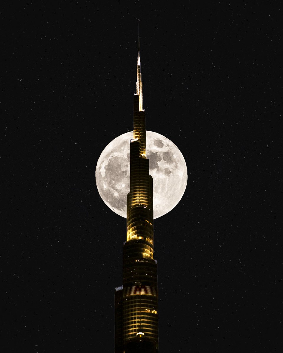 muxadah's tweet photo. Full moon of dubai 🌕 https://t.co/3cYgn9cJqW