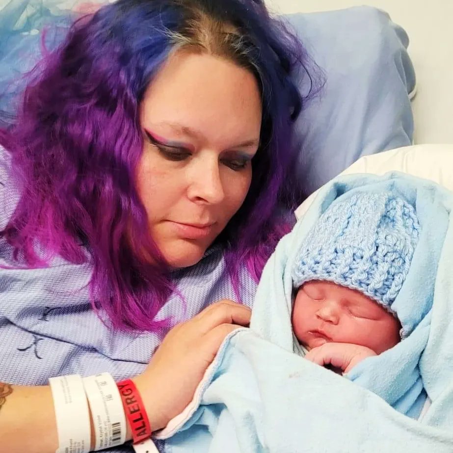 Vampriss's tweet photo. Introducing Lincoln Kamil-Stephen Bergel. He was born Friday and is doing very well! 9lbs 4oz. We are still in the hospital as he is a little higher risk for jaundice, so as a precaution, we are here. Linc's middle names are after his daddy and his grampa! https://t.co/jkXFeDdg5c