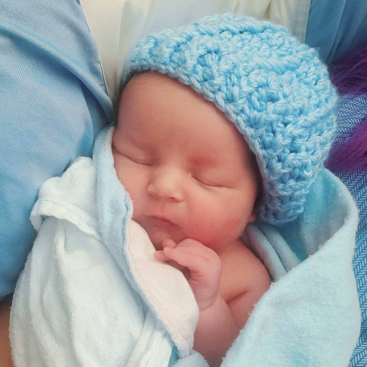 Vampriss's tweet photo. Introducing Lincoln Kamil-Stephen Bergel. He was born Friday and is doing very well! 9lbs 4oz. We are still in the hospital as he is a little higher risk for jaundice, so as a precaution, we are here. Linc's middle names are after his daddy and his grampa! https://t.co/jkXFeDdg5c