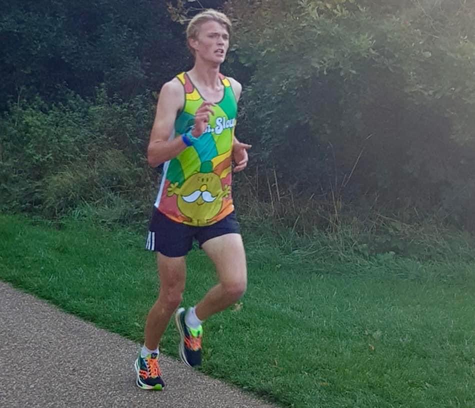 A great parkrunday yesterday: we presented Ollie with his certificate for finishing his D of E volunteering &amp; Sam Lea smashed our men’s course record. 
If you’d like to help make the next one happen, drop us a line to volunteer at woodgatevalleycountrypark@parkrun.com