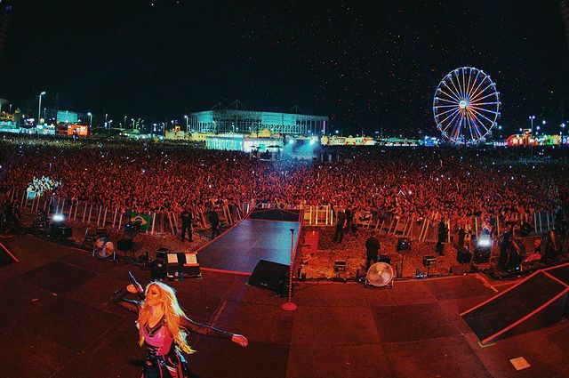 AccessAvril's tweet photo. Quem aí foi?! Há exatamente 1 mês, Avril Lavigne se apresentava no palco Sunset do Rock in Rio. 🇧🇷 https://t.co/uh5lX5FSDM
