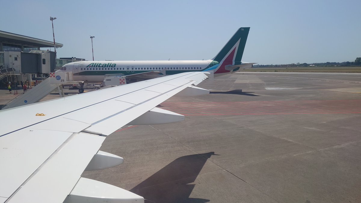 ItalyWith's tweet photo. Aeroporto di Catania, Italy 🇮🇹 

I guess from Monday I'll start posting mixed pics now from Sicily, Sardinia and Tuscany 🤔

#tft #aviation #italy #photography #italia #thephotohour #intheair #traveller #sicily #catania #landscape #traveltheworld #landscapes #landscapephotography https://t.co/kApQqiz8rn