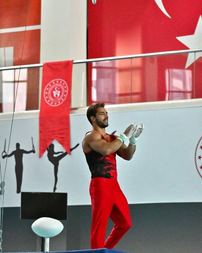 Colakibrhm95's tweet photo. Yaklaşık 2,5 ay önce elimden ameliyat olmuştum ve çok şükür hızlı toparladım 🙏🏼💪🏽 mersindeki iki yarışta da kürsüde olmak bana 3 hafta sonraki dünya şampiyonası İçin güzel bir motivasyon oldu👍 Mersin halkı ve destekleyen herkese çok teşekkür ediyorum. 😇🇹🇷 #thecolak https://t.co/yH7Yus65Nl