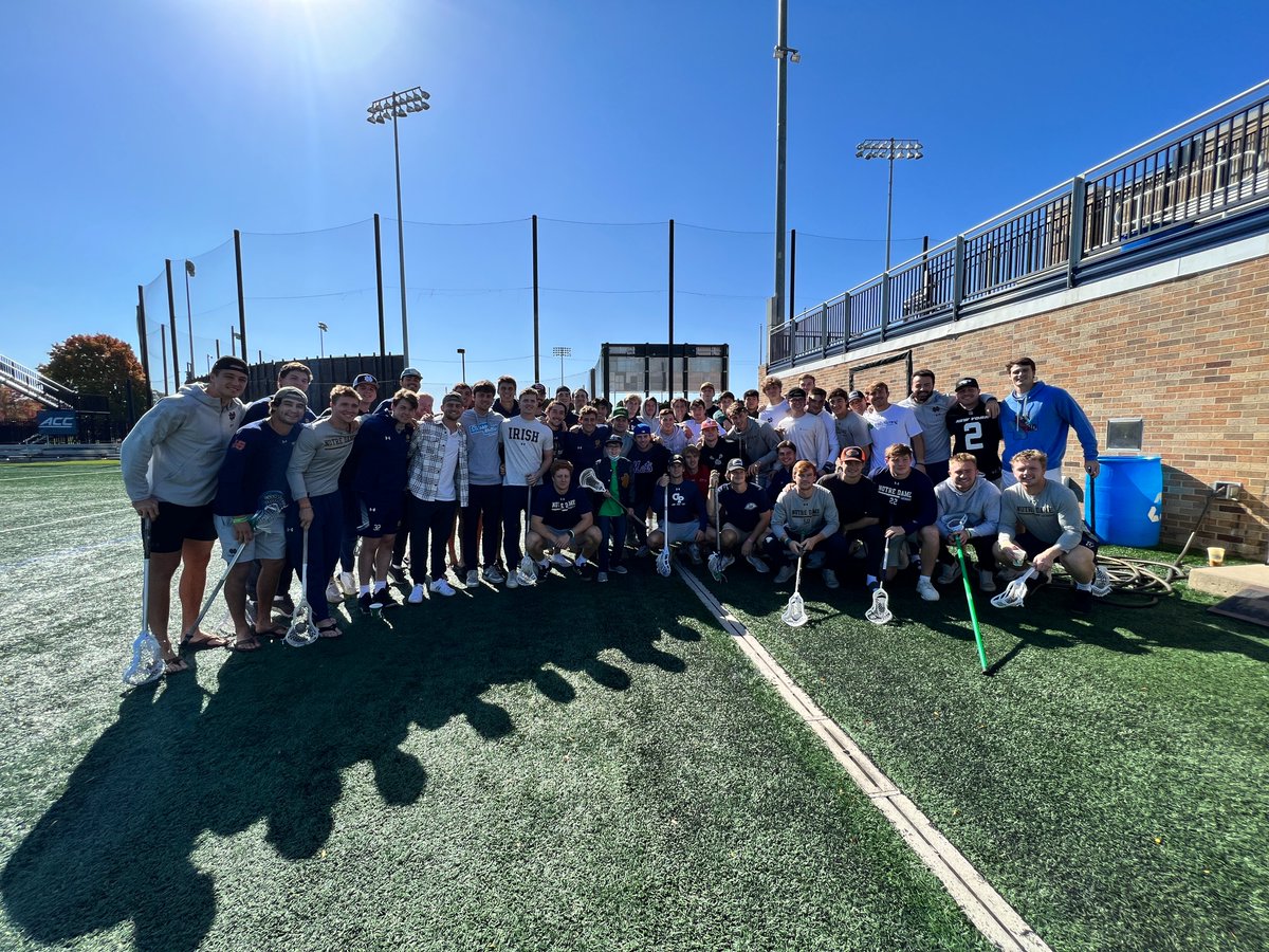 💚💚💚

No better way to spend our Sunday than celebrating our guy Ian's graduation from chemo and him being cancer free! We love you Ian!

#GoIrish☘️