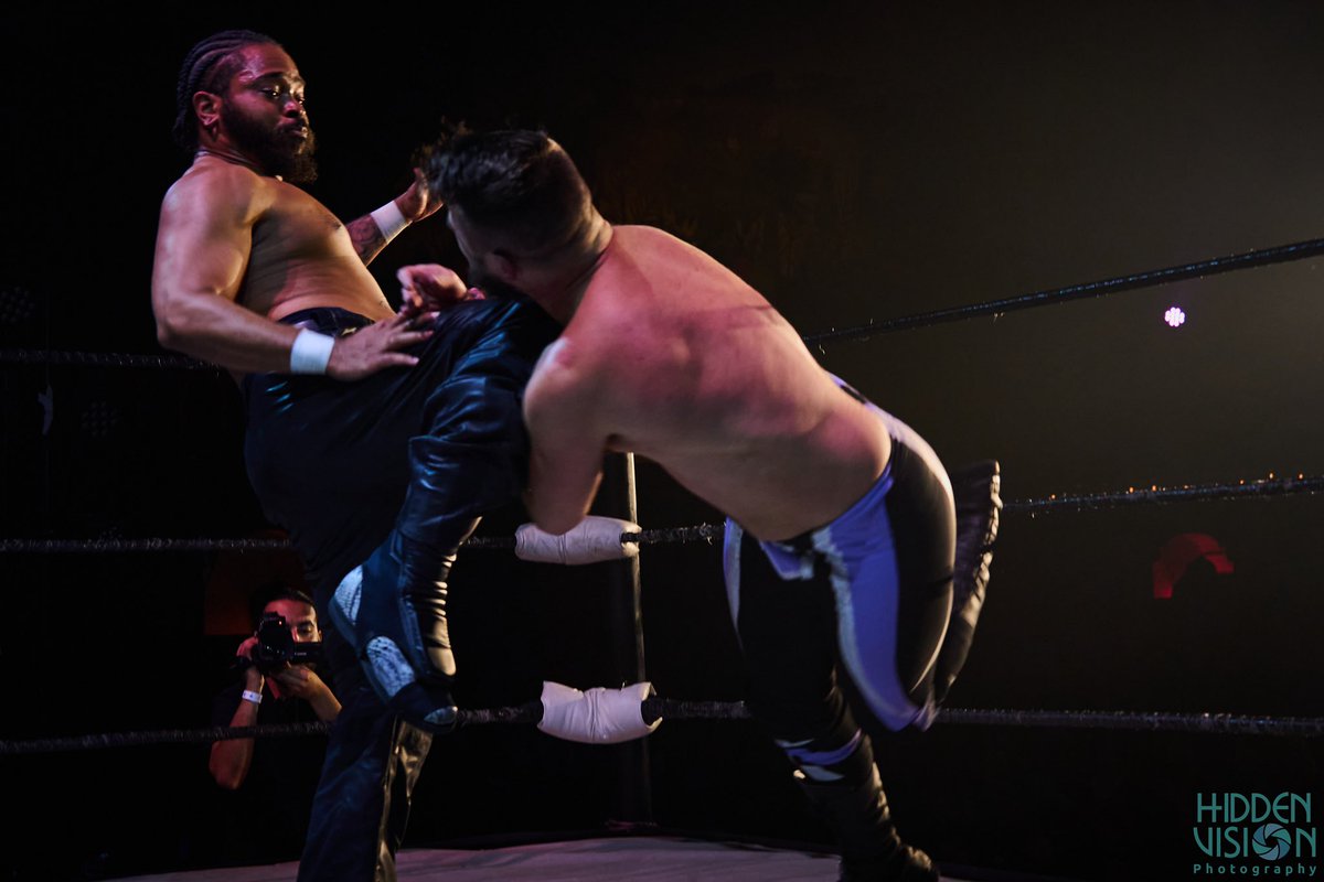LuchaLibreLaugh's tweet photo. @hvphoto with some great shots of @CodyDevine5 vs @bountykeith from Friday’s show! https://t.co/OpdKhtaN2I