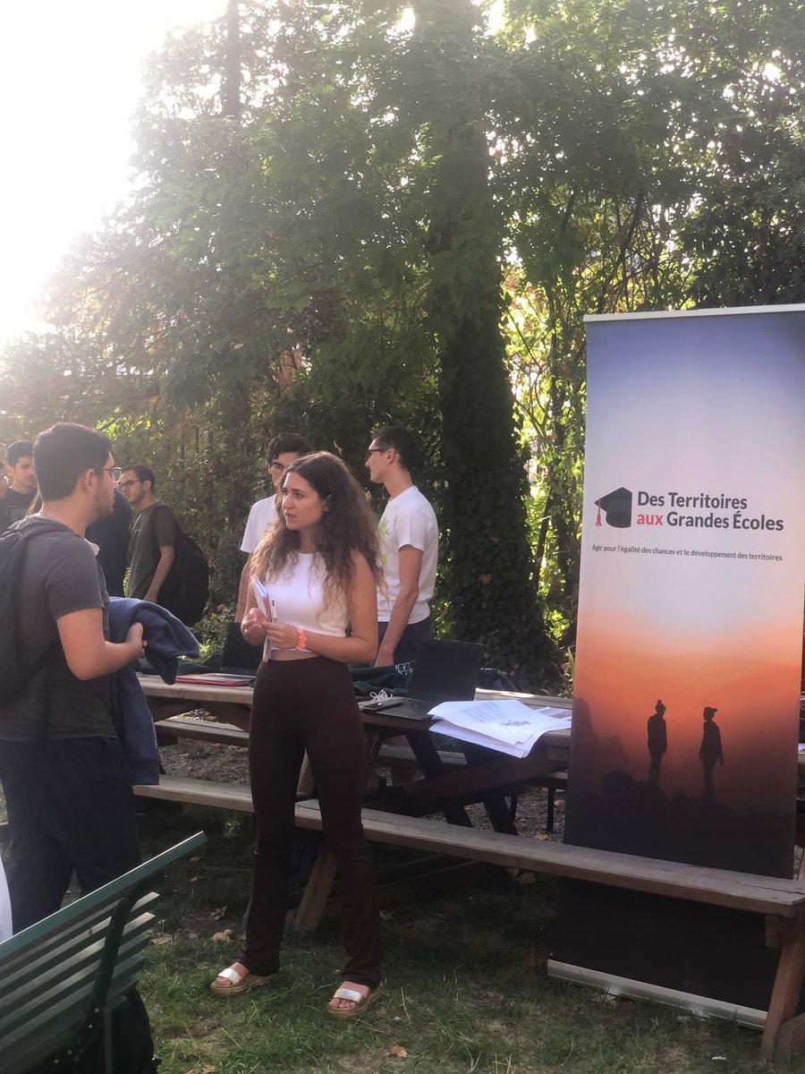 dtge_asso's tweet photo. #grandesécoles 
(1/3) Quelques unes des interventions de septembre du pôle chargé des relations avec les grandes écoles🎓 https://t.co/DZLXIikTbZ