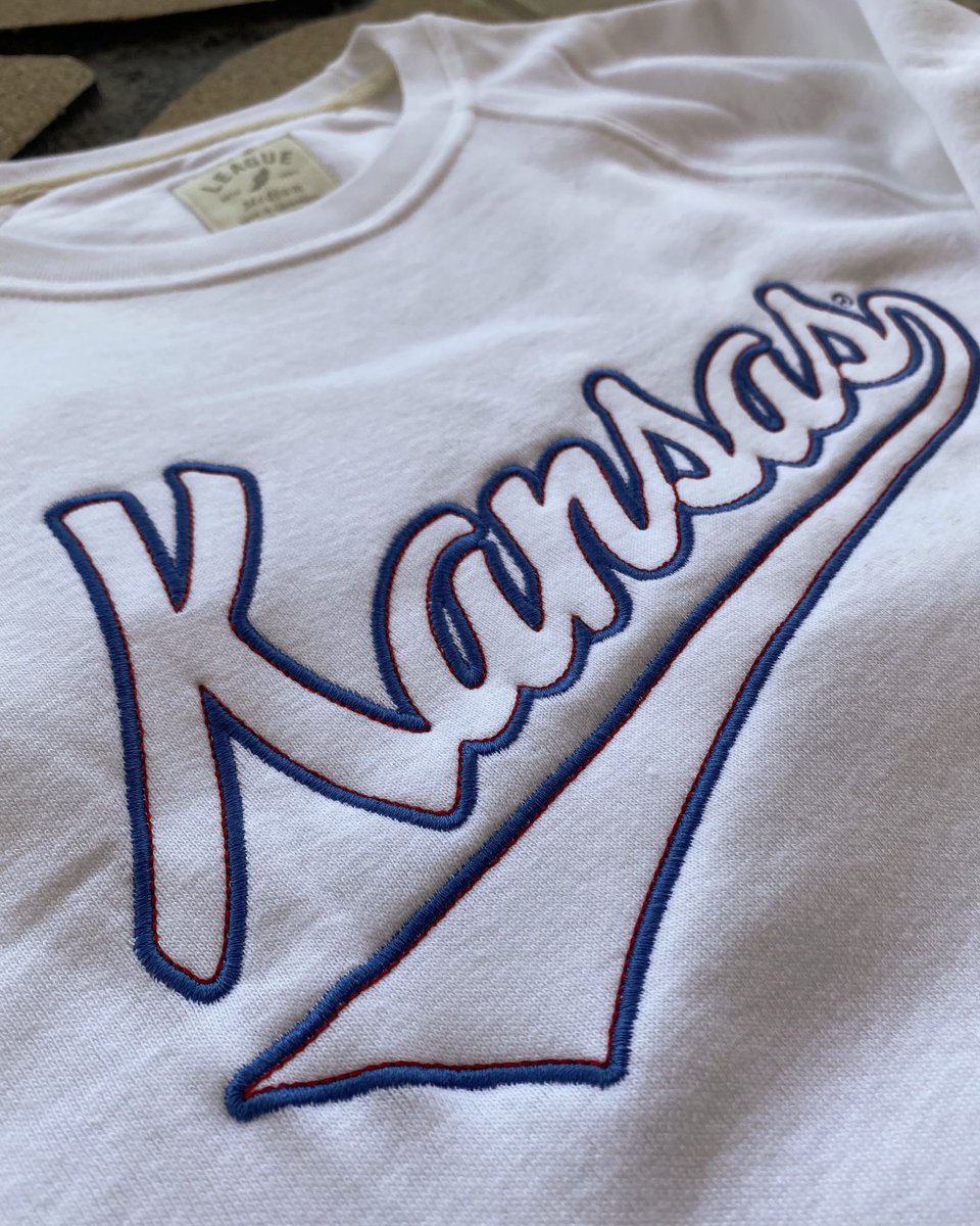 We love this white crewneck!