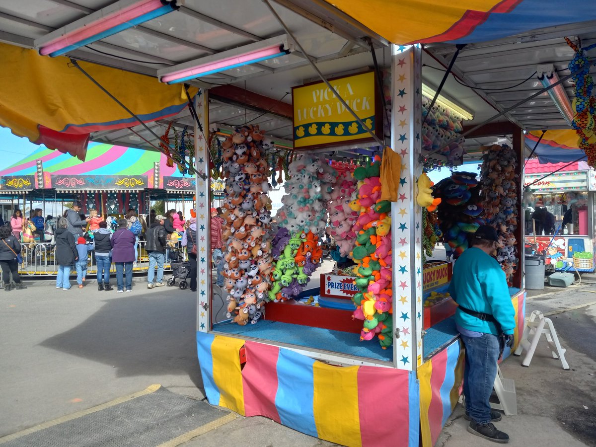 GregCKL's tweet photo. Excited the Disneyland of Fall Fairs is back!! Rides, animals and great fair food!
2 more days left at the Brigden Fair... and the crowds are huge!!
Thanks to all the volunteers that give up their Thanksgiving wkd so the rest of us can enjoy. ☺️
@brigdenfair #FallFairs https://t.co/dxNQhYrExd