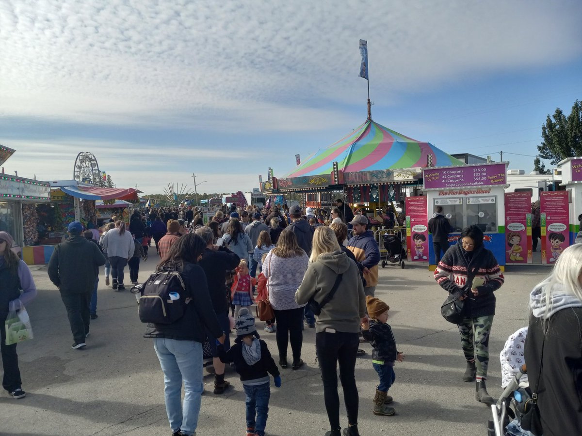 GregCKL's tweet photo. Excited the Disneyland of Fall Fairs is back!! Rides, animals and great fair food!
2 more days left at the Brigden Fair... and the crowds are huge!!
Thanks to all the volunteers that give up their Thanksgiving wkd so the rest of us can enjoy. ☺️
@brigdenfair #FallFairs https://t.co/dxNQhYrExd