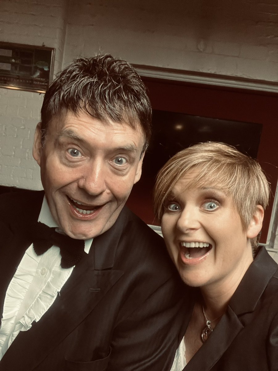Femaleref's tweet photo. Had the pleasure of reffin @TheWinchesterSC last night alongside the one and only @jimmywhite147 Great to see @kevkel147 too as always💚The club is an absolute credit to @Muke147 so beautiful, the staff & customers cud not do enough for us ❤️ #lovemyjob #femalref #snookerfamily https://t.co/C0LpAE6mkv