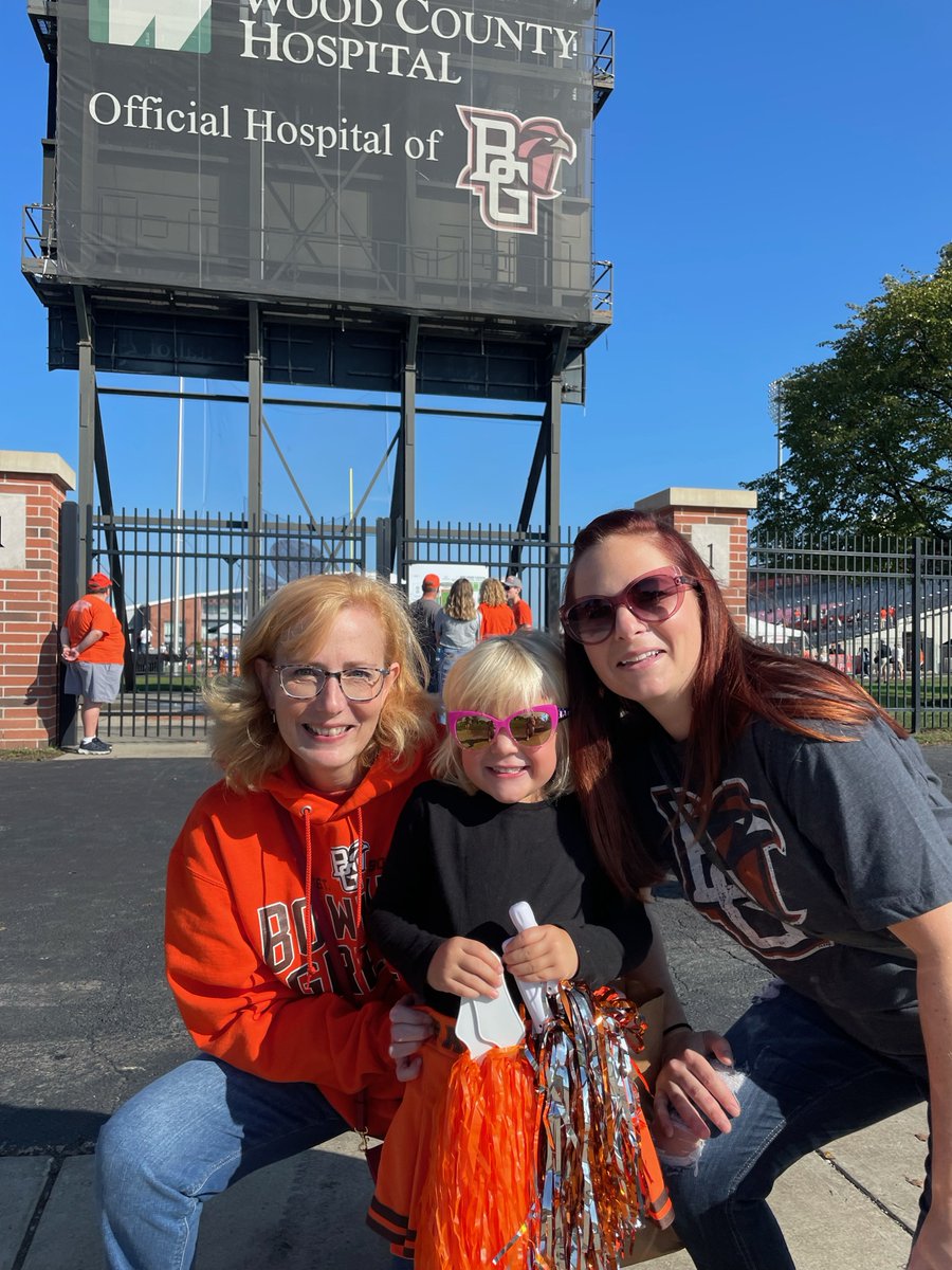 bgsu's tweet photo. #BGSUFamilies- want another Falcon in the family? Have your high school senior check out Preview Day on October 29th! Preview Day is a great opportunity to get a true sense of life at BGSU and explore at your own pace.

Find more information at:
https://t.co/YnuvMyrebz https://t.co/26yqYVQ3wR
