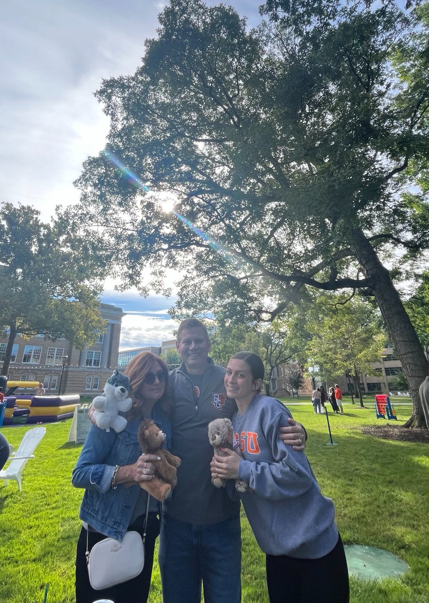 bgsu's tweet photo. #BGSUFamilies- want another Falcon in the family? Have your high school senior check out Preview Day on October 29th! Preview Day is a great opportunity to get a true sense of life at BGSU and explore at your own pace.

Find more information at:
https://t.co/YnuvMyrebz https://t.co/26yqYVQ3wR