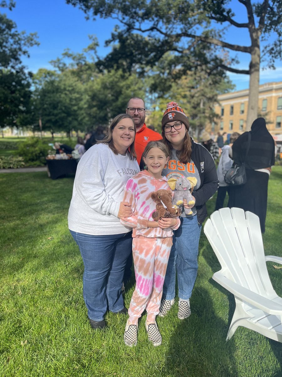 bgsu's tweet photo. #BGSUFamilies- want another Falcon in the family? Have your high school senior check out Preview Day on October 29th! Preview Day is a great opportunity to get a true sense of life at BGSU and explore at your own pace.

Find more information at:
https://t.co/YnuvMyrebz https://t.co/26yqYVQ3wR