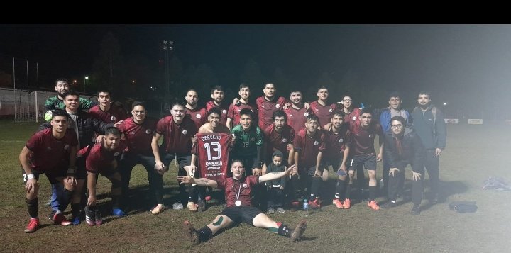 No me voy con el resultado esperado, pero me voy contento de haber dejado todo en cada práctica y en los partidos
Agradecido con estos muchachos que se bancaron muchas cosas hasta el final
Un orgullo haber defendido estos colores <a href="/CEFADE_UNI/">CEFADE</a>
<a href="/labarraRojaUNI/">LA BARRA DEL ROJO</a> 
Aguante el Rojo🔴