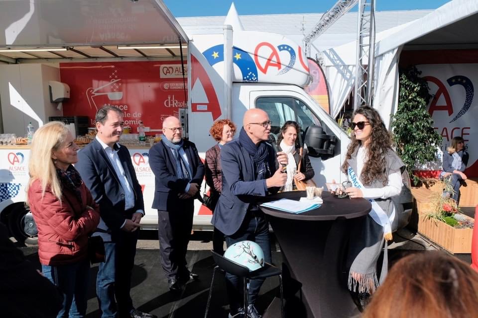 coucal's tweet photo. Avec @RappCatherine nous avons eu le plaisir aux côtés de @F_Bierry de faire découvrir #folieFlore à Camille Sedira Miss Alsace 2022. https://t.co/Zigk87OAeK