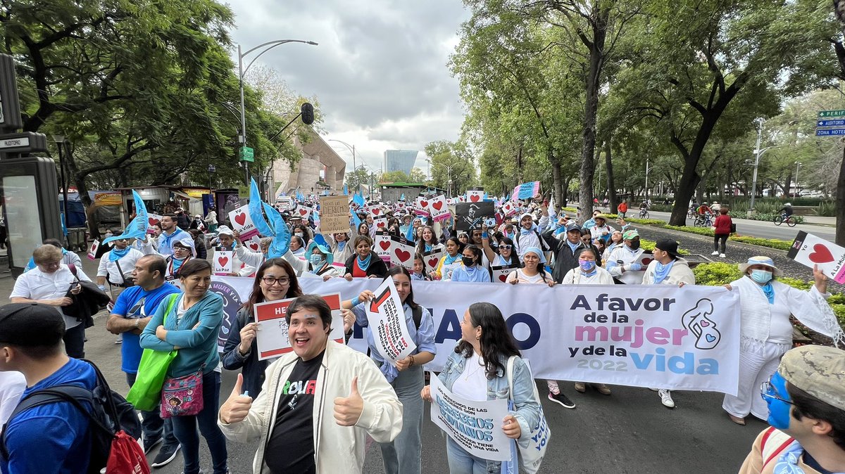 CarlRamirezA's tweet photo. COMENZÓ la mega marcha ProVida en la CDMX. 🫶🏻💙 https://t.co/0KPCek08IB