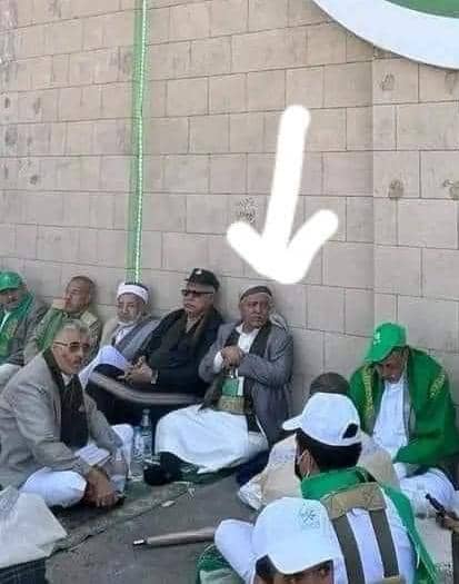 صورة العصر الحجري عبدالعزيز بن حبتور ويحيى الراعي زنابيل جماعة الحوثي في 
وضع الذل والتخلف ، صنعاء اليوم 😂😂
