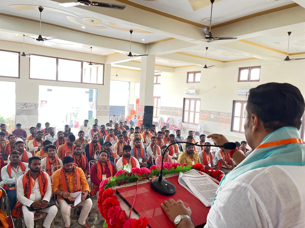 PranshuDutt's tweet photo. आज गोंडा जिला मे @BJYM4UP द्वारा आयोजित जिला स्तरीय प्रशिक्षण वर्ग में सत्र को संबोधित किया...

#जिला_प्रशिक्षण_वर्ग https://t.co/O9WtYfBWHZ