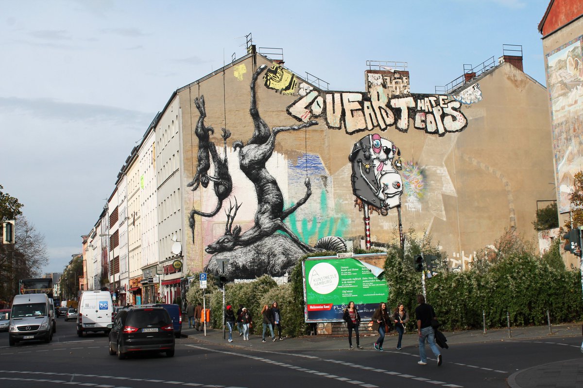 OneTruthNFT's tweet image. We’re One Truth, two brothers (Dr. Drax &amp;amp; Pase) doing streetart professionally since '98 &amp;amp; web3ish cryptoart since '22. We worked with @Google, @redbull and have paintings auctioned off with @banksy, @OBEYGIANT and many more.

Welcome to our takeover 👇🧵