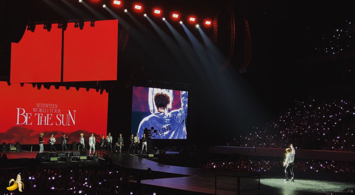 wjhvisuals's tweet photo. OH MY GOD I LOVE THIS SHOT SO MUCH 😭 lee chan and his 12 hyungs 😭 https://t.co/5Fu8GSXYrw