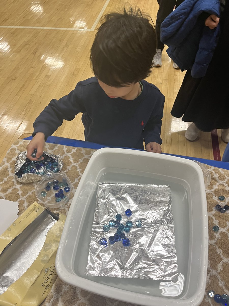 eagles_emerson's tweet photo. We want to thank you @aahom and @lesliesnc
for allowing us to help set up an event where there were tables, each containing a science experiment that little kids part of the community could experience. 13/15 tables were manned by Emerson Robotics team members! https://t.co/Sfn8Sak4Yc