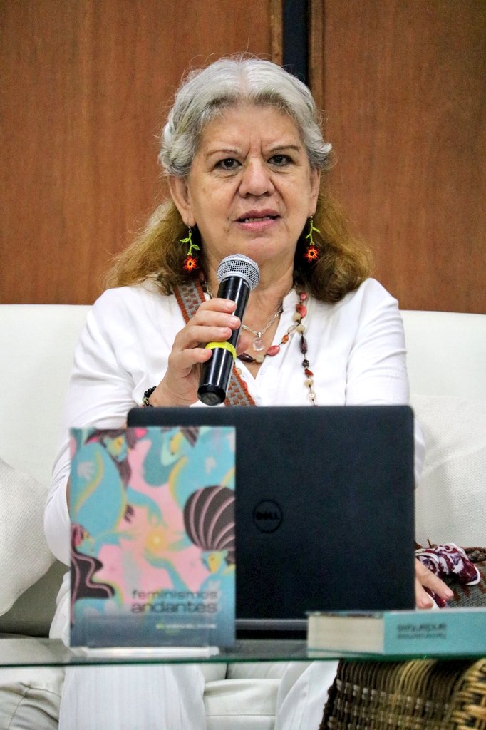 BoellColombia's tweet photo. Hoy presentamos nuestro libro y audiolibro: #FeminismosAndantes en #FilsMar2022

María Consuelo, Diana y Ruth, 3 de las autoras nos acompañaron y compartieron sus historias 

Transmisión:
https://t.co/4jxwJkzLjr

Libro: https://t.co/AWDLJhLsYk

Audiolibro: https://t.co/Z9sXjQWErw https://t.co/3WDxBtpJz6