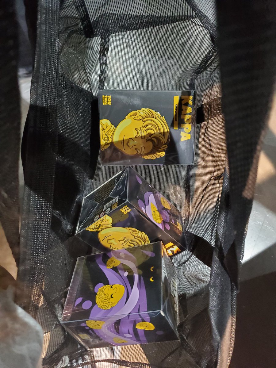ZenithsReign's tweet photo. @PushPlayTheDJ @NeofoxTTV is trying to find you at twitchcon! He is waiting in the loot cave for you! https://t.co/NMxK6rZHqT