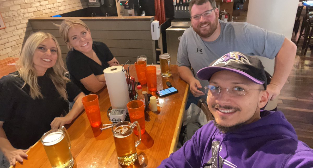 ashlenae's tweet photo. where ya at @Nelly_Mo ?! We’re at hooters at the harbor watching games. Come hang before game time. Drinks on us. https://t.co/D2xin4fLg8