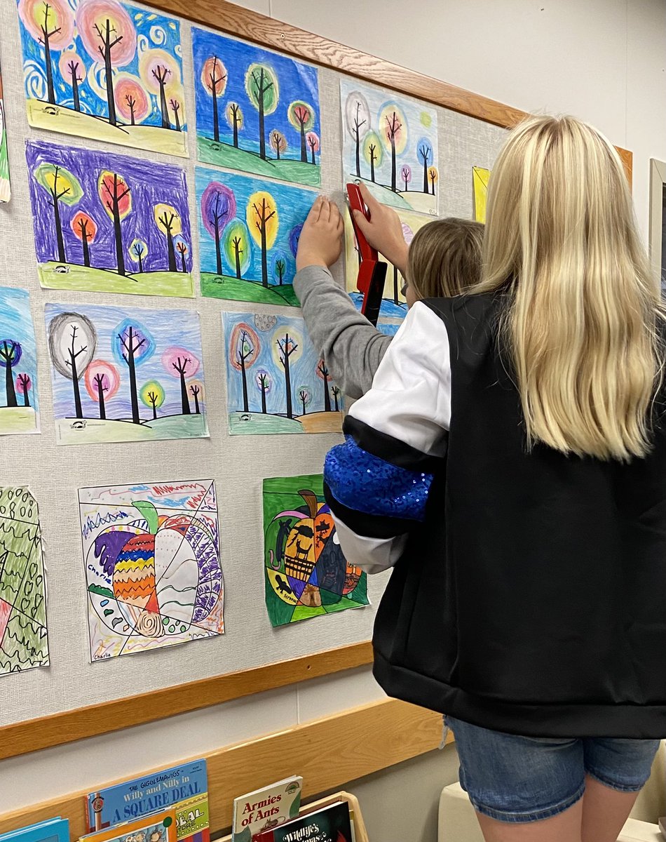 handy_hayes's tweet photo. Community Connection! Spreading fall cheer and learning about the careers behind the scenes at the SD33 School Board Office. π Interactive Read Alouds are the best! We are thankful for Education! #sd33learns #stayingconnected #fallcheer #careeropportunities https://t.co/SLnWAZNMzX