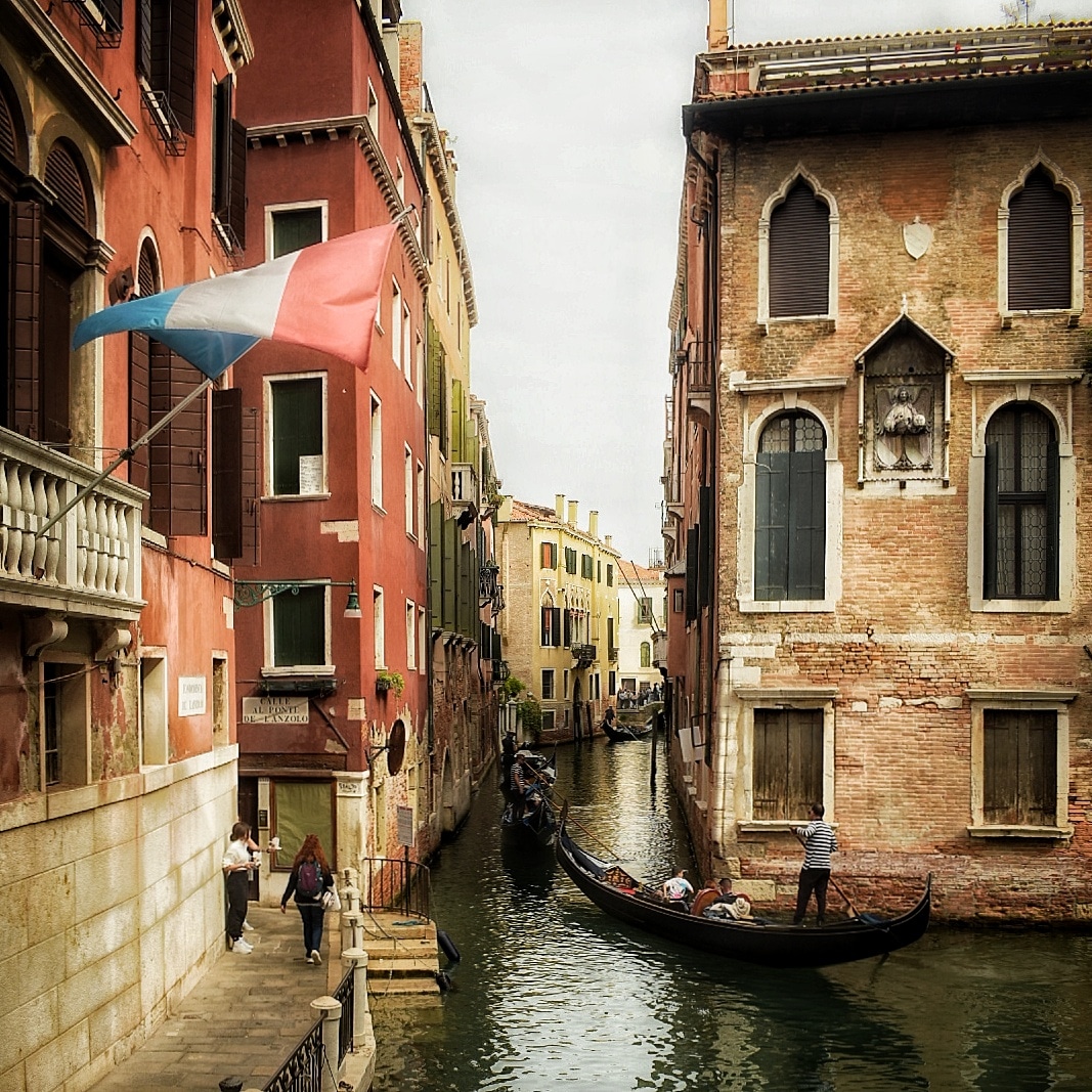 Cartolina da Venezia 
#Veneto2022 #Venezia #photo #photography #bestphoto #nikonphotography #d3400 #veneziasegreta #scattovenezia #italiainfoto