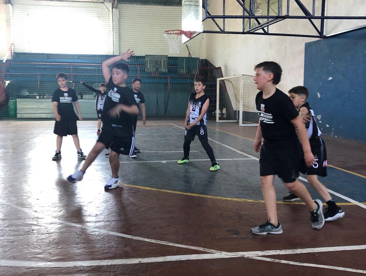 #MiniBasquetbol | Hoy se llevó una jornada más de Mini en el Gimnasio de <a href="/SLorenzo1938/">C. A. San Lorenzo (San Jose)</a> .

<a href="/SLorenzo1938/">C. A. San Lorenzo (San Jose)</a> 
<a href="/universal1910/">Club Atlético UNIVERSAL</a> 
#PlayaPascual 
#Oriental 
<a href="/IARioNegro/">I. A. Río Negro</a> 
<a href="/CACentral_OFI/">Club Atlético Central - OFICIAL ⭐⭐⭐⭐⭐ + ⭐</a> 

<a href="/ciminibasquetuy/">Consejo Integral del Minibasquetbol 🇺🇾</a>