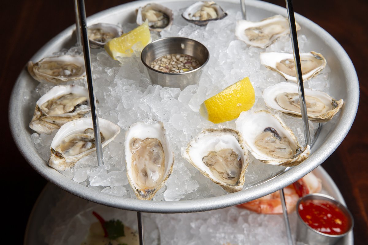 PippinsTavern's tweet photo. An oyster a day keeps the doctor away, is that how that saying goes? 😉 
#PippinsTavern #LMGChicago #Chicago #ChicagoBars #Brunch #ChicagoBrunch #ChicagoFood #ChicagoEats #Foodie #ChicagoFoodie #Food #EaterChicago #ChicagoFoodScene #Eeeeeats #FoodPorn #InfatuationChi https://t.co/ynF7gXFeUW