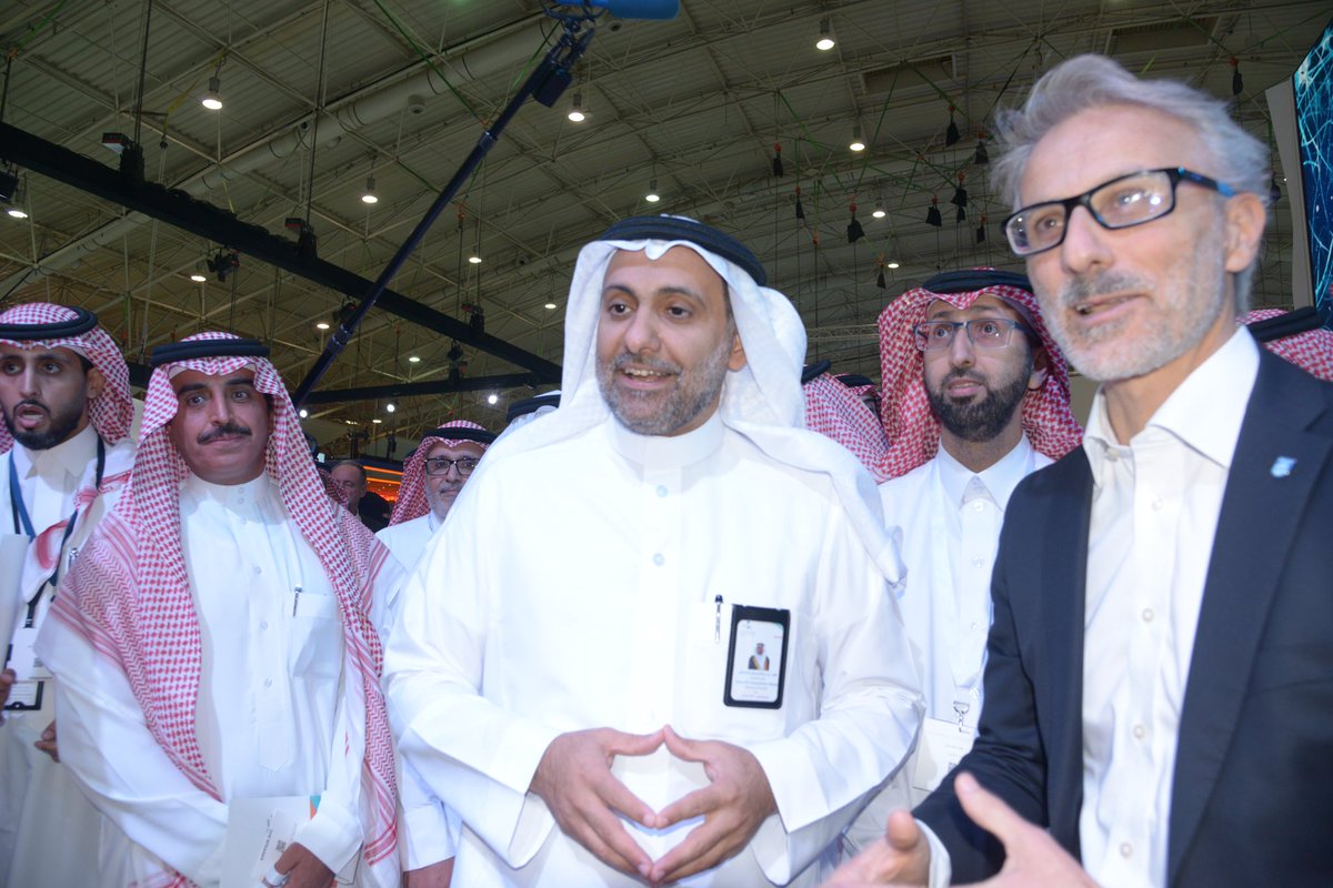 salemalwahabi's tweet photo. سعدت اليوم بحضور افتتاح #ملتقى_الصحة_العالمي، والذي يأتي تحت شعار (التحول في القطاع الصحي).

ونسعد بزيارتكم لجناح #سباهي للإطلاع على جهود وأعمال المركز. https://t.co/HPlNHrO59h