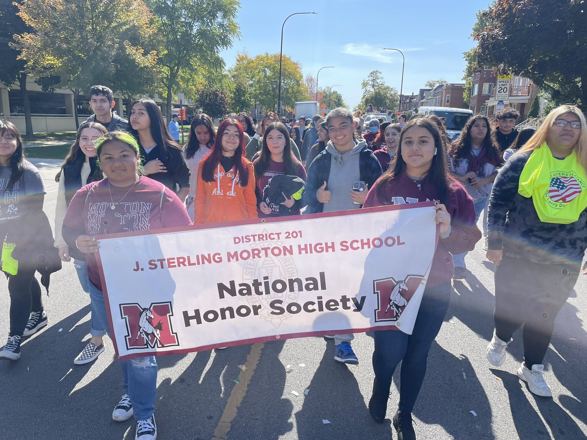 Here we go! #NHS #mortonpride #houbydayparade2022