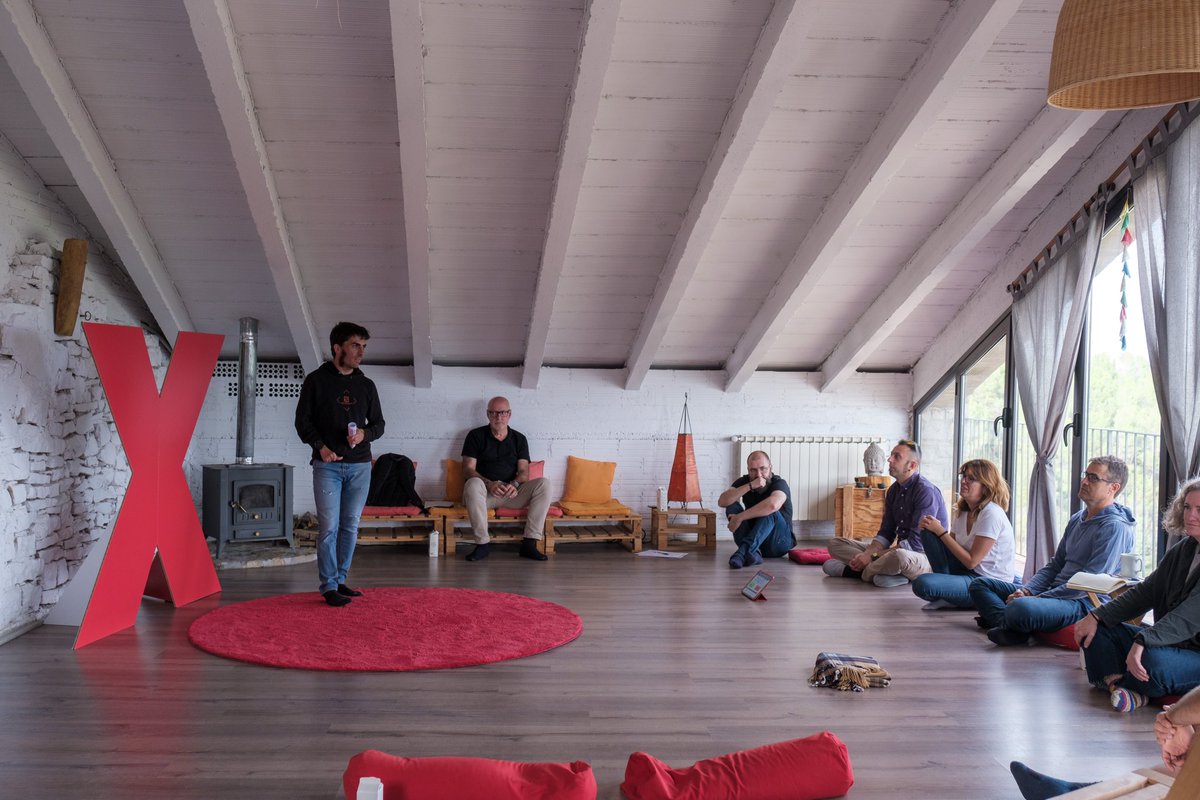 Ahir vam celebrar una jornada d'assaigs amb ponents i brífings d'organització en un entorn idíl·lic gràcies als nostres hostes Eva i Xavi de Mas Cal Codina. Amb <a href="/yonatvaks/">Yonat Vaks</a> <a href="/pepvalls/">Pep Valls</a> Marc Talavera <a href="/polmakuri/">Pol Makuri</a> @holamariola_ <a href="/matthewtree/">Matthew Tree</a> 📷flickr.com/gp/tedxigualad…