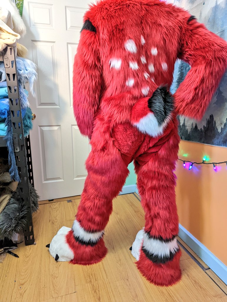 Open for ONE and ONLY one plantigrade fullsuit commission to succeed the funds for our new place;

Placed at end of queue for $2600 FLAT January 2023 completion or your money back guaranteed! 

DM for more details;