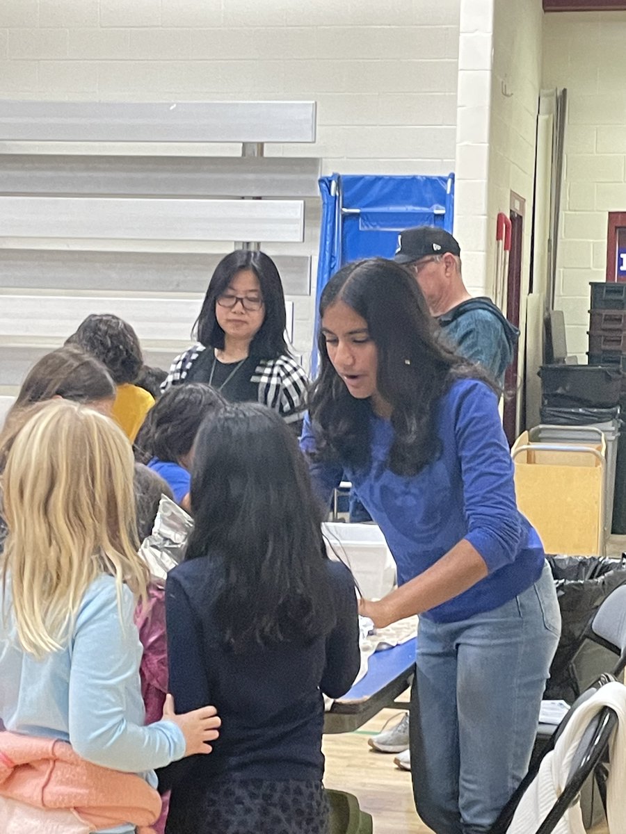 eagles_emerson's tweet photo. Here are some more photos of our team members helping out at the event! https://t.co/oqAnq3Brdp