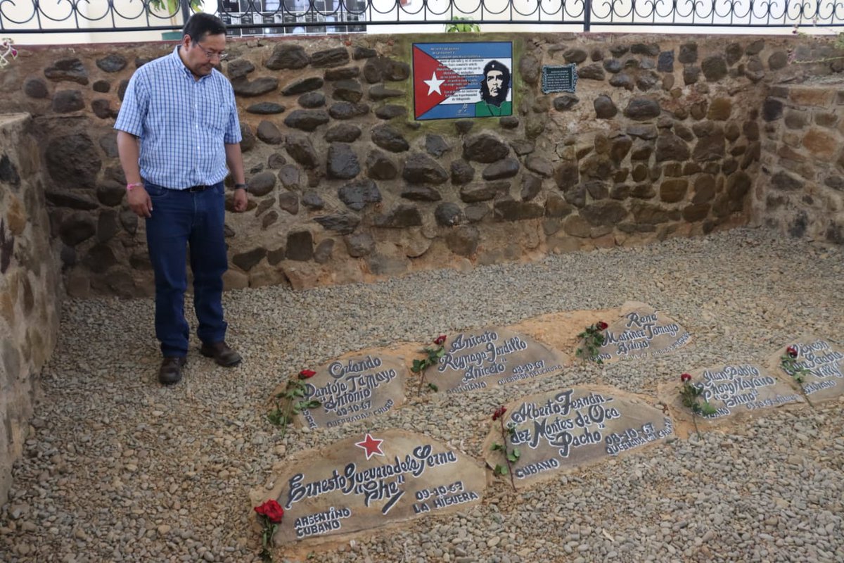 President Luis Arce pays homage to Che Guevara and visits the site where he was executed by the US-backed military dictatorship in 1967. This is in Vallegrande, Santa Cruz.
