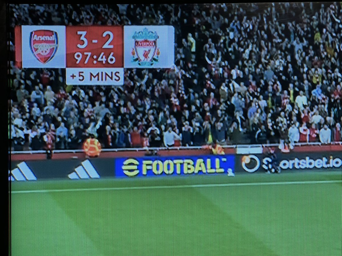 NotSteveWraith's tweet image. How many more time are @premierleague refs going to keep going to 98mins rather than 95 to give @LiverpoolFC a chance to score??
#cartel #ARSLIV