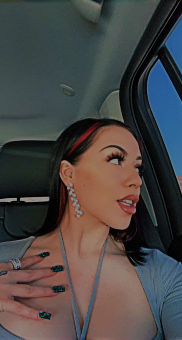 Blurry but a lil side profile moment ✨ https://t.co/eOoZUbKnVX