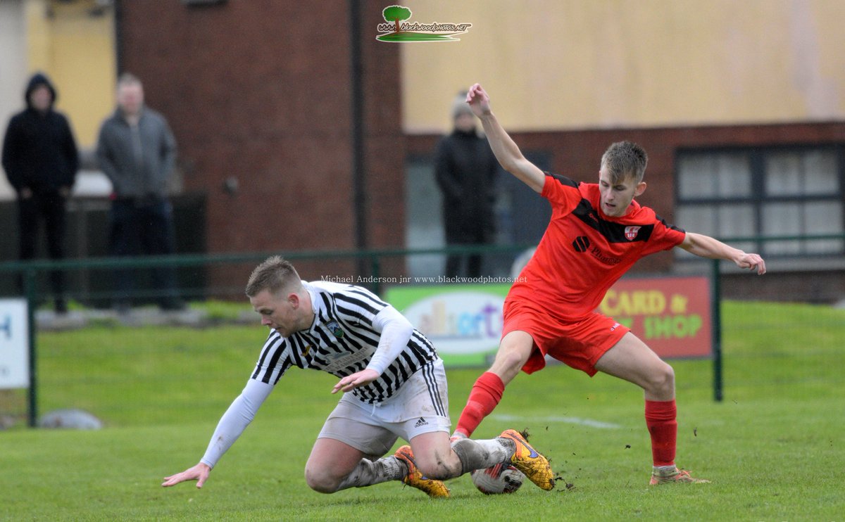 mickybwp's tweet photo. The Mull take the KDFL senior league with a win over Athy at a very wet Michael O'Neill park
📸👉 @mickybwp
@KfmSport @kildareleague @Athytownafc @TheMullFC https://t.co/5XtYVtDPvK